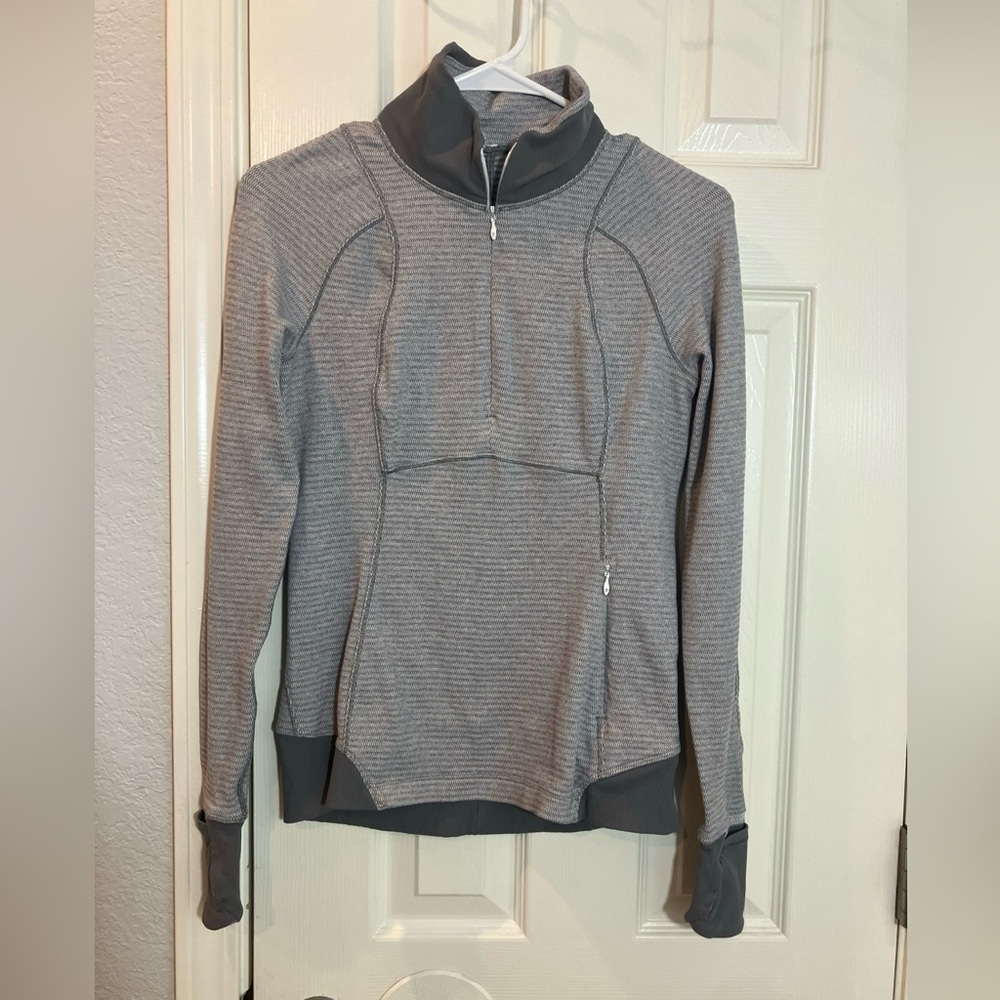 Lululemon athletica Gray sweatshirt Jacket size 6 1/2 Zipper. 012025-0030